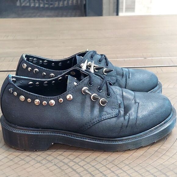 Dr. Martens Lester Black Coated Studs Spikes Shoes Sz 4 - Picture 1 of 13